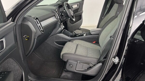 Used Volvo XC40 2023 for sale - 75664869: Photo 44