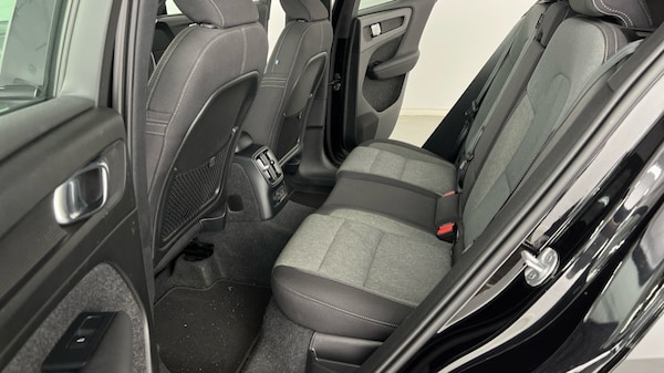 Used Volvo XC40 2023 for sale - 75664869: Photo 45