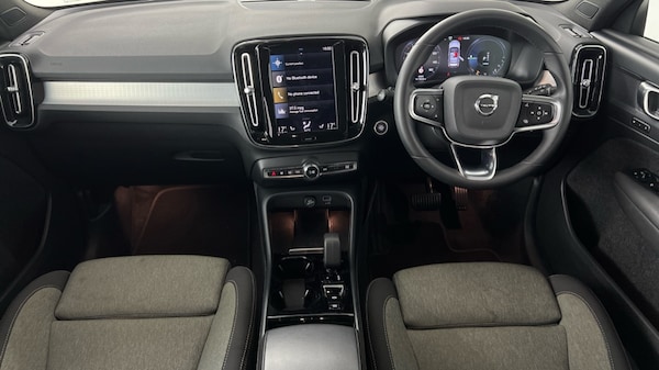 Used Volvo XC40 2023 for sale - 75664869: Photo 5
