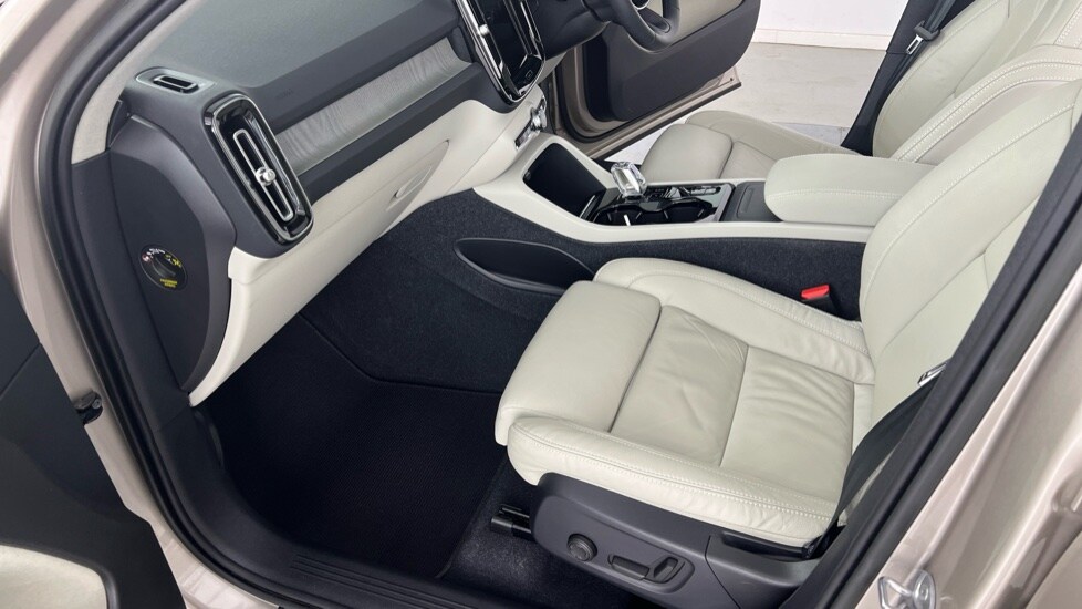 Used Volvo XC40 2022 for sale - 76447304: Photo 44