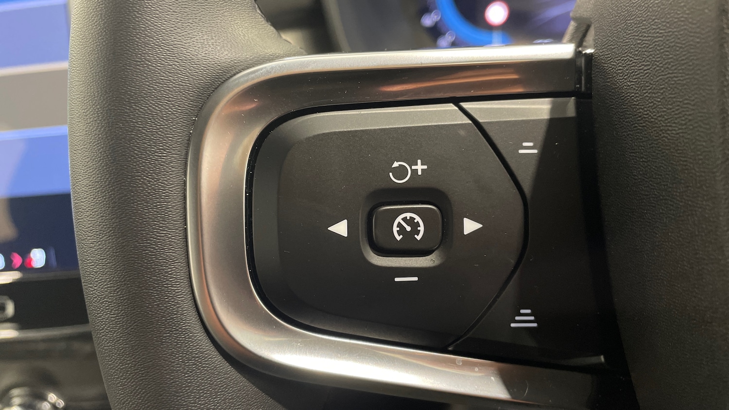 Used Volvo XC40 2023 for sale - 76404712: Photo 16