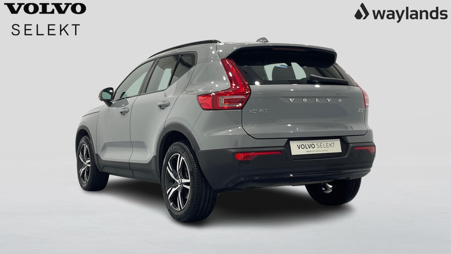 Used Volvo XC40 2023 for sale - 76404712: Photo 2