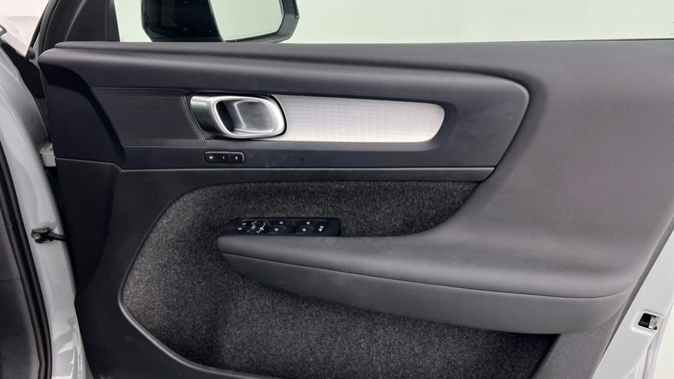 Used Volvo XC40 2023 for sale - 76404712: Photo 29