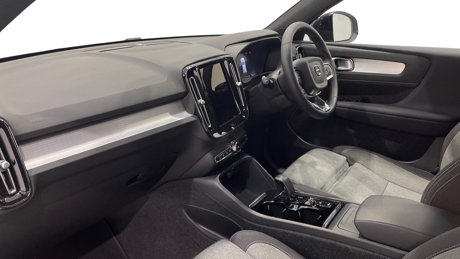 Used Volvo XC40 2023 for sale - 76404712: Photo 4