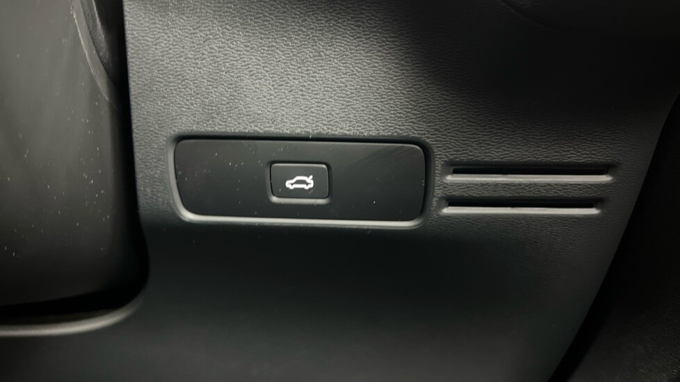 Used Volvo XC40 2023 for sale - 76404712: Photo 53