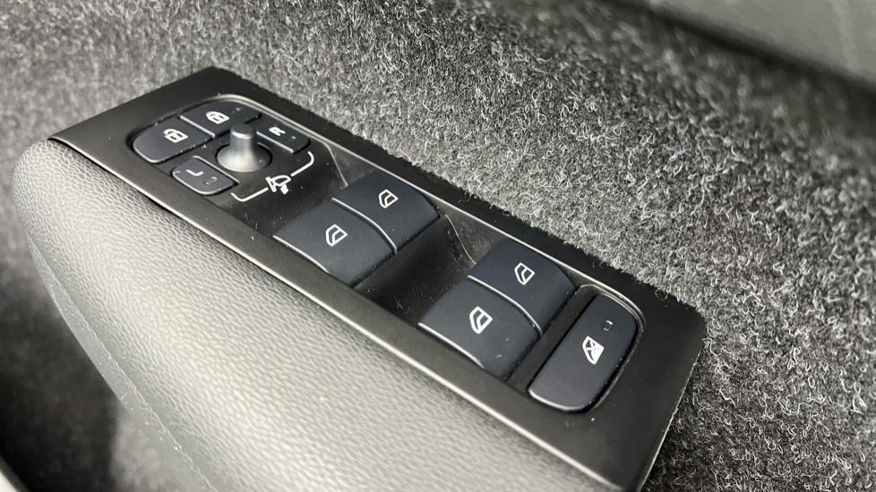 Used Volvo XC40 2021 for sale - 76130395: Photo 23