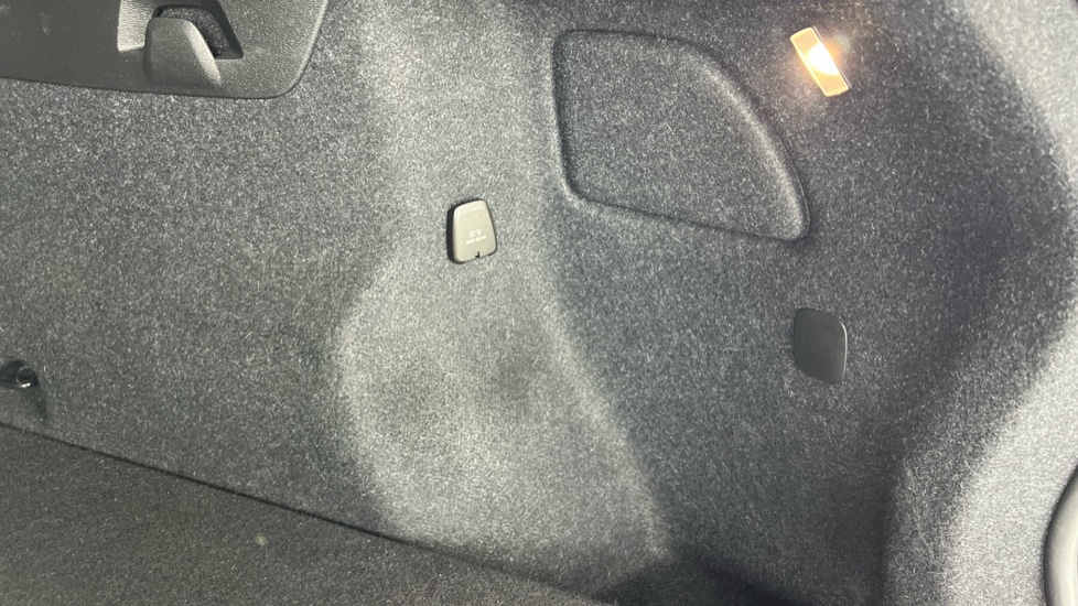 Used Volvo XC40 2021 for sale - 76130395: Photo 43