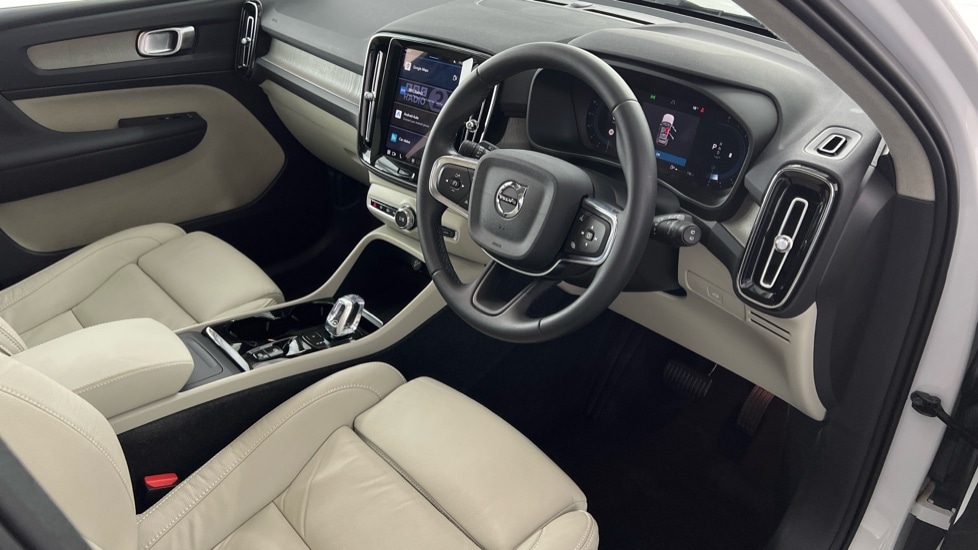 Used Volvo XC40 2023 for sale - 76851259: Photo 4