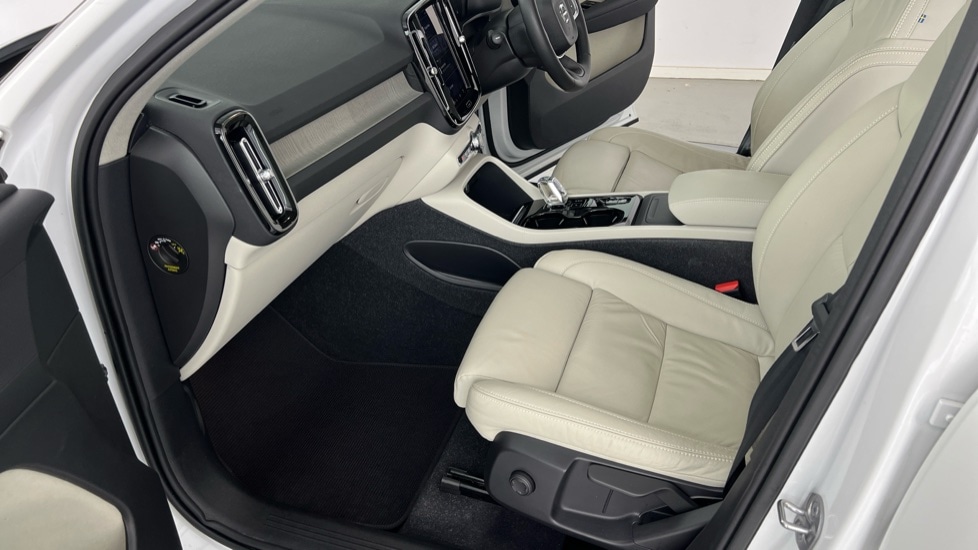 Used Volvo XC40 2023 for sale - 76851259: Photo 42