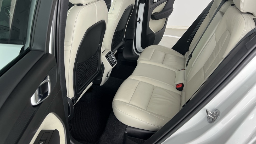 Used Volvo XC40 2023 for sale - 76851259: Photo 43