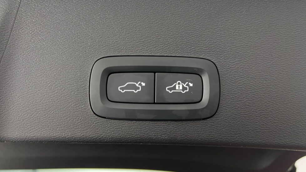 Used Volvo XC40 2023 for sale - 76851259: Photo 44