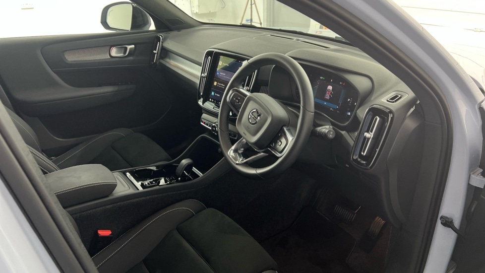 Used Volvo XC40 2025 for sale - 75629635: Photo 4