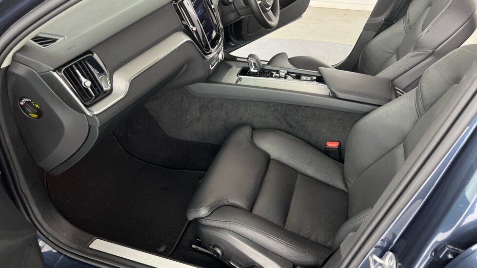 Used Volvo V60 2025 for sale - 77480239: Photo 40
