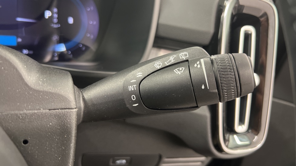 Used Volvo XC40 2023 for sale - 78055196: Photo 25