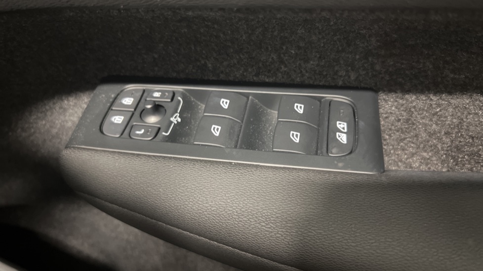 Used Volvo XC40 2023 for sale - 78055196: Photo 27