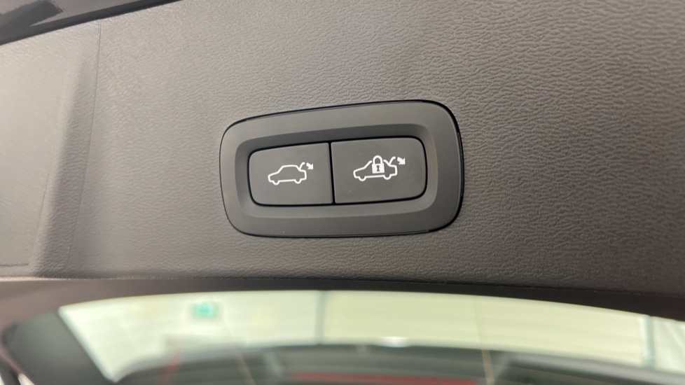 Used Volvo XC40 2023 for sale - 78055196: Photo 35