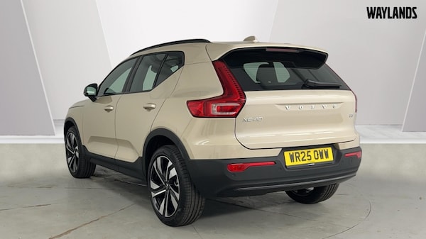 Used Volvo XC40 2025 for sale - 75441405: Photo 2