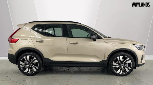 Used Volvo XC40 2025 for sale - 75441405: Photo 3