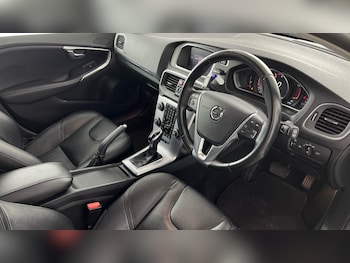 Used Volvo V40 2018 for sale - 76007717: Photo