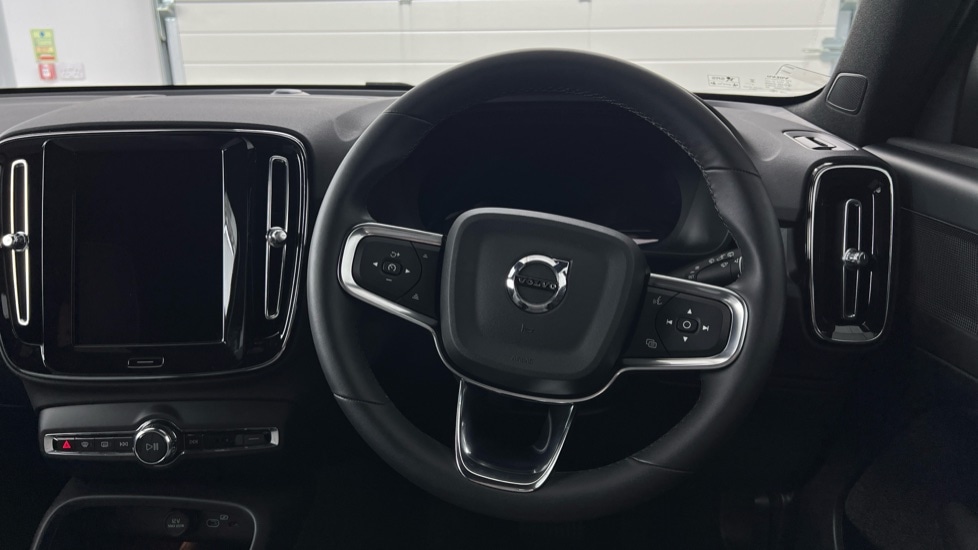 Used Volvo XC40 2023 for sale - 77057859: Photo 10