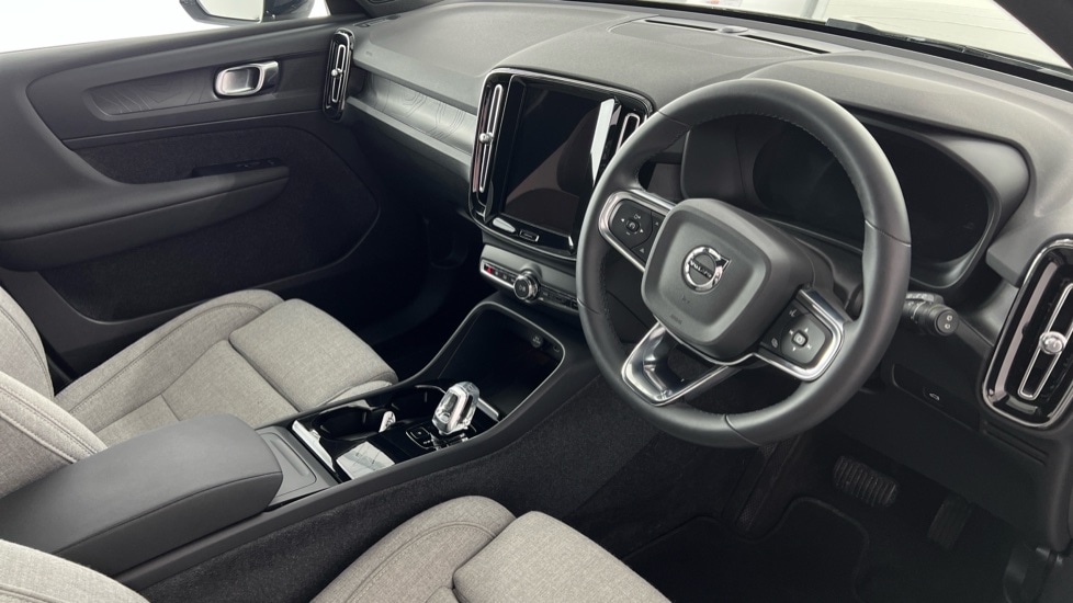Used Volvo XC40 2023 for sale - 77057859: Photo 4