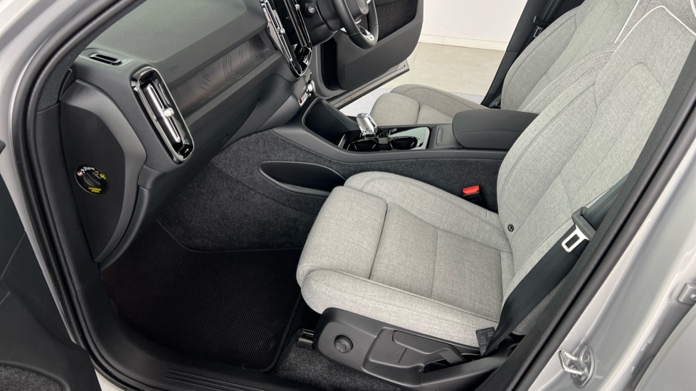 Used Volvo XC40 2023 for sale - 77057859: Photo 41