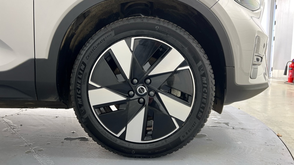 Used Volvo XC40 2023 for sale - 77057859: Photo 9