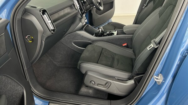 Used Volvo XC40 2023 for sale - 75544510: Photo 41
