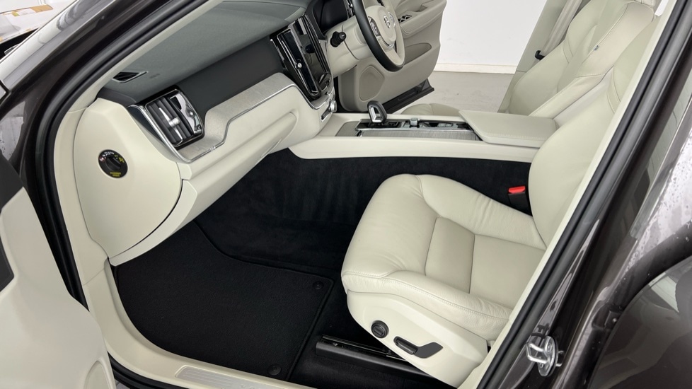 Used Volvo XC60 2022 for sale - 76888819: Photo 42