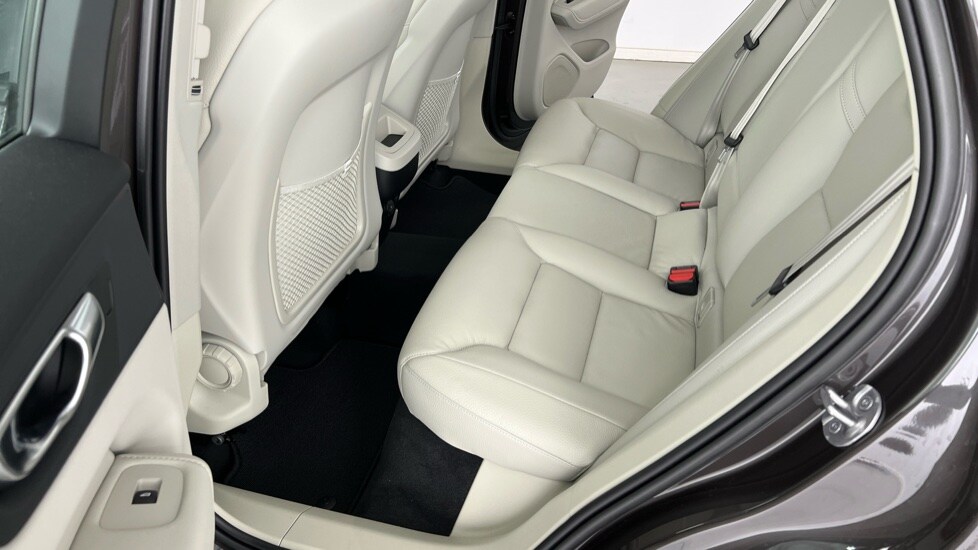 Used Volvo XC60 2022 for sale - 76888819: Photo 43