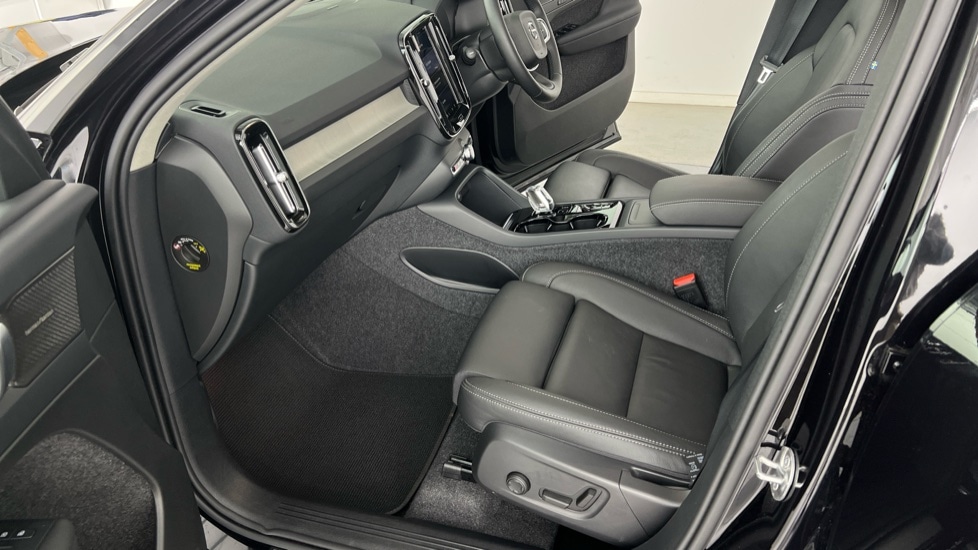Used Volvo XC40 2024 for sale - 76966803: Photo 45