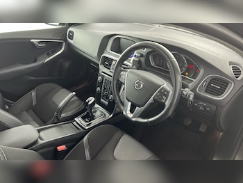 Used Volvo V40 2017 for sale - 78736321: Photo