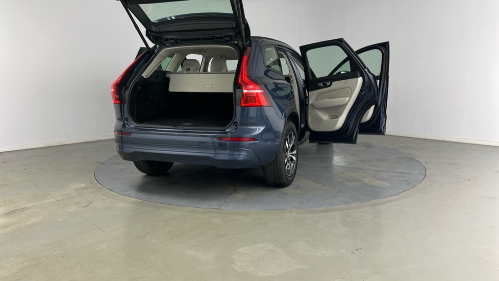 Used Volvo XC60 2023 for sale - 76104275: Photo 31