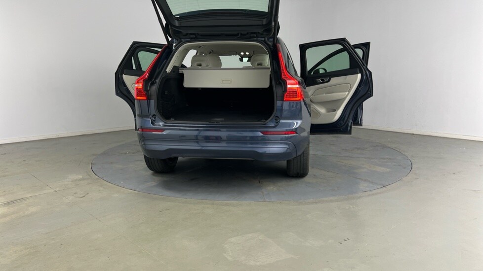 Used Volvo XC60 2023 for sale - 76104275: Photo 32