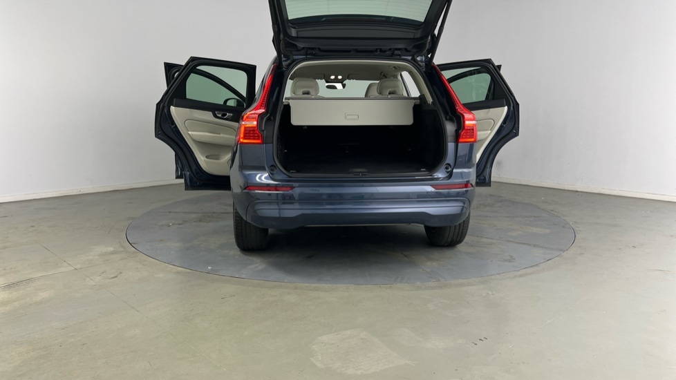 Used Volvo XC60 2023 for sale - 76104275: Photo 33