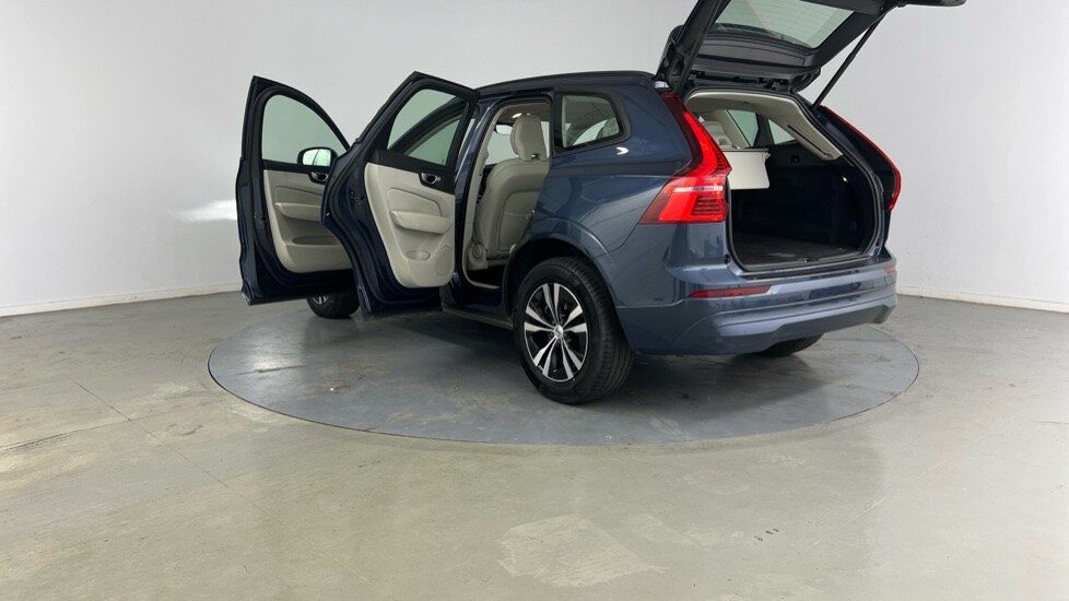Used Volvo XC60 2023 for sale - 76104275: Photo 35