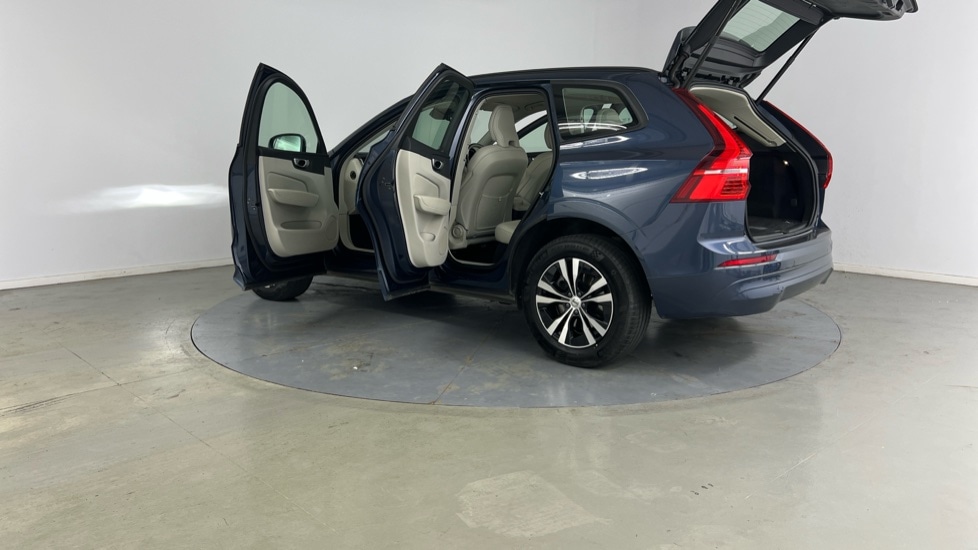 Used Volvo XC60 2023 for sale - 76104275: Photo 36