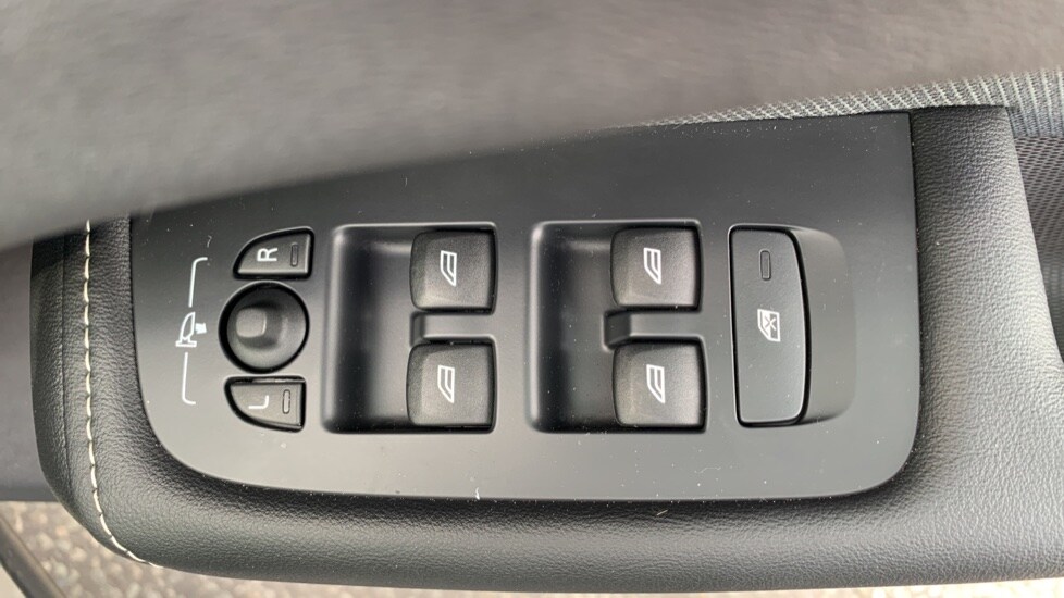 Used Volvo XC60 2021 for sale - 76379509: Photo 25