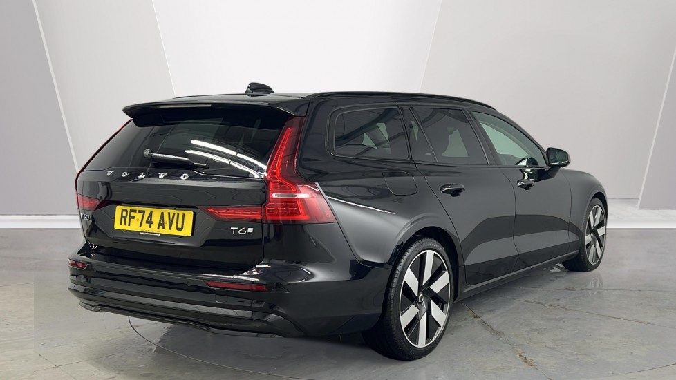 Used Volvo V60 2025 for sale - 76960021: Photo 2