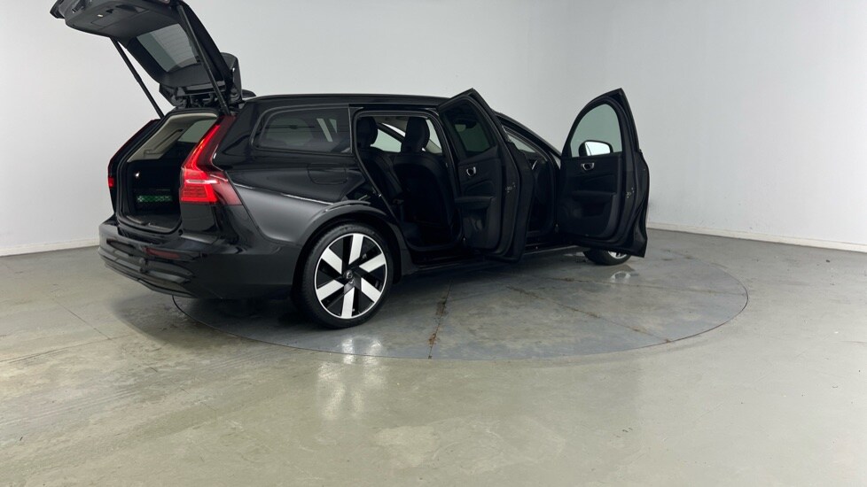Used Volvo V60 2025 for sale - 76960021: Photo 28