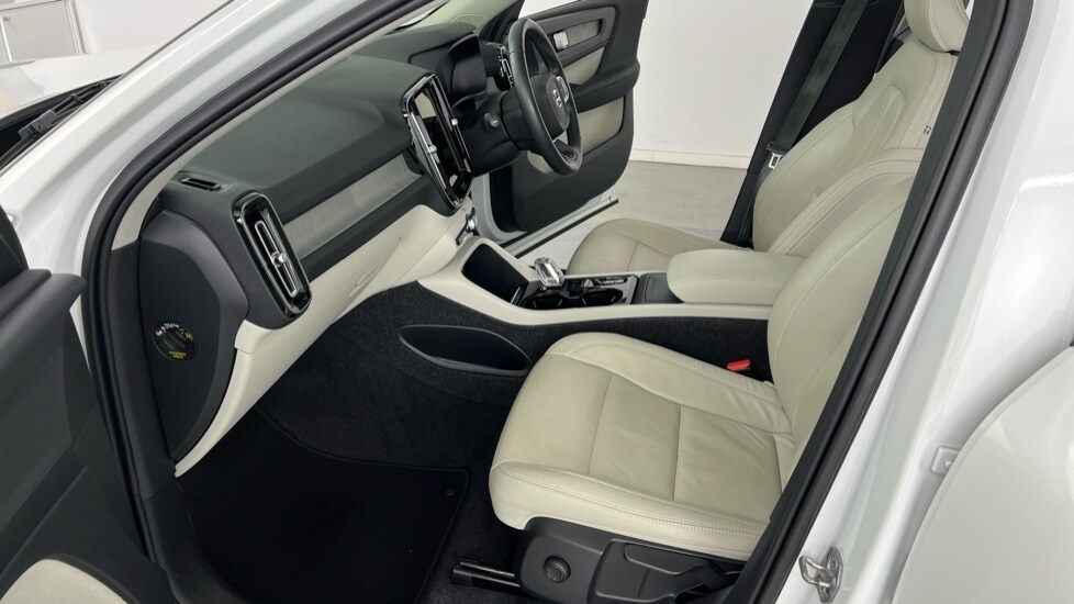 Used Volvo XC40 2021 for sale - 76100000: Photo 42