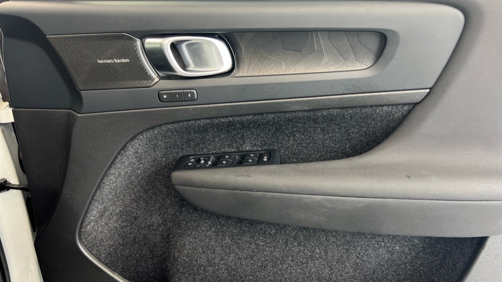 Used Volvo XC40 2023 for sale - 78027878: Photo 29