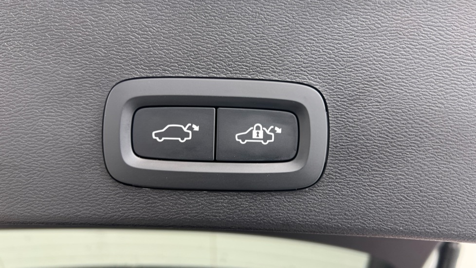 Used Volvo XC40 2023 for sale - 78027878: Photo 35