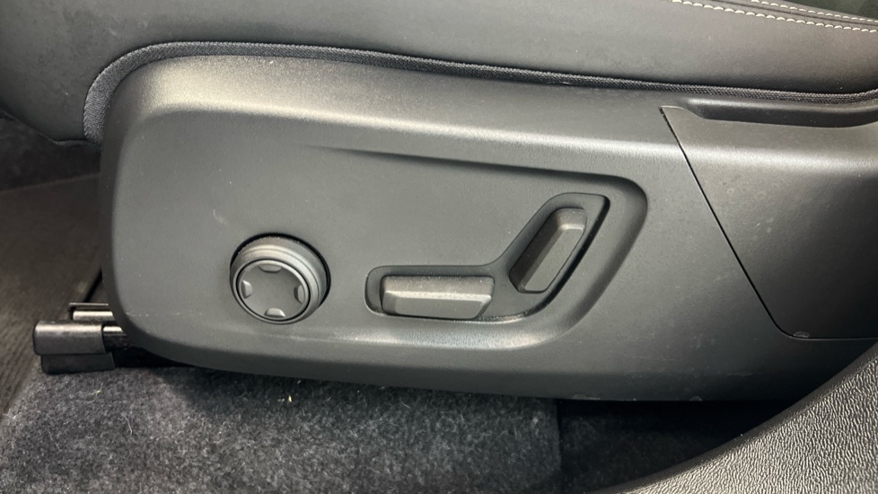 Used Volvo XC40 2023 for sale - 78027878: Photo 40