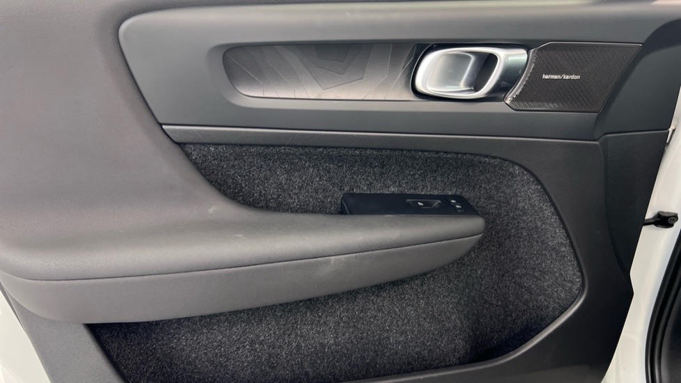 Used Volvo XC40 2023 for sale - 78027878: Photo 41