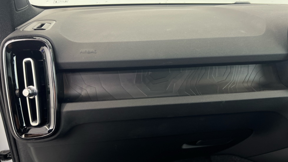 Used Volvo XC40 2023 for sale - 78027878: Photo 43