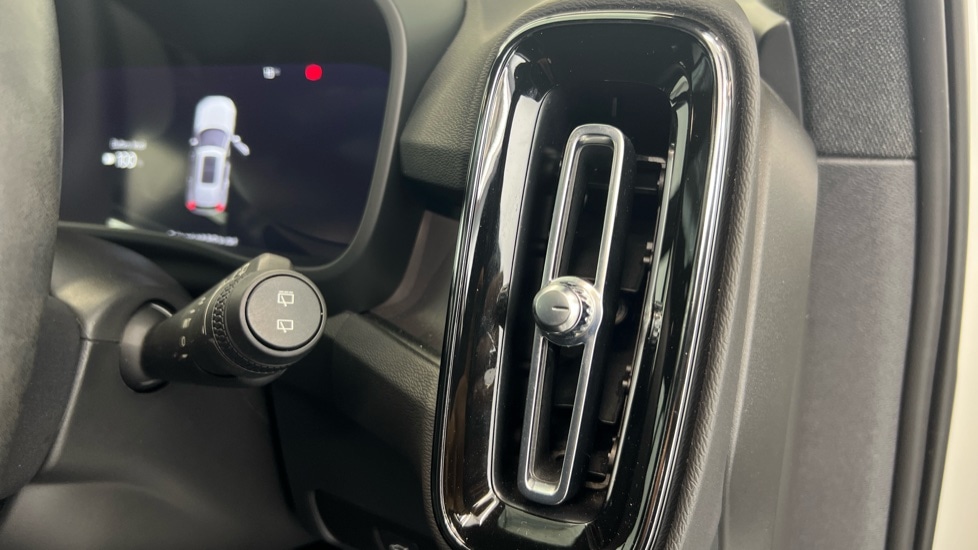 Used Volvo XC40 2023 for sale - 78027878: Photo 60