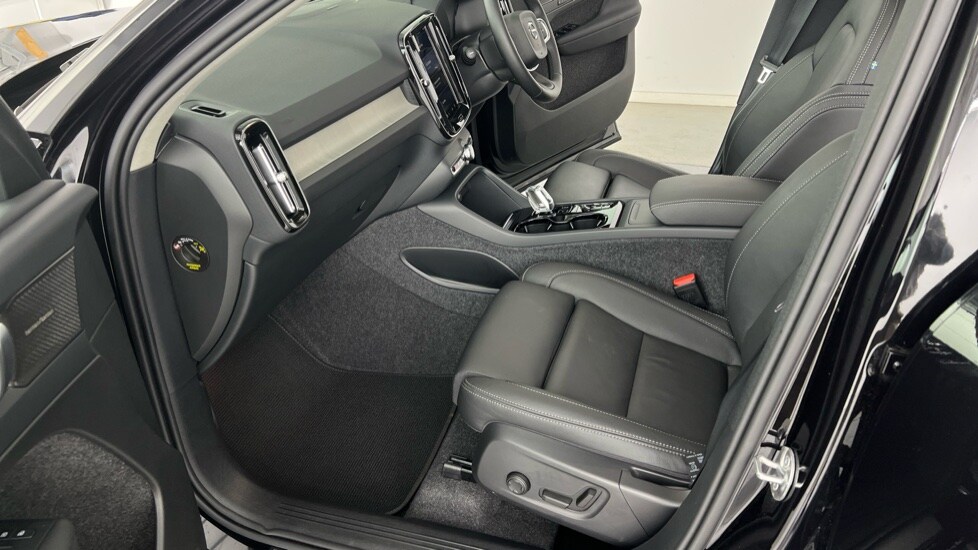 Used Volvo XC40 2024 for sale - 75715389: Photo 45