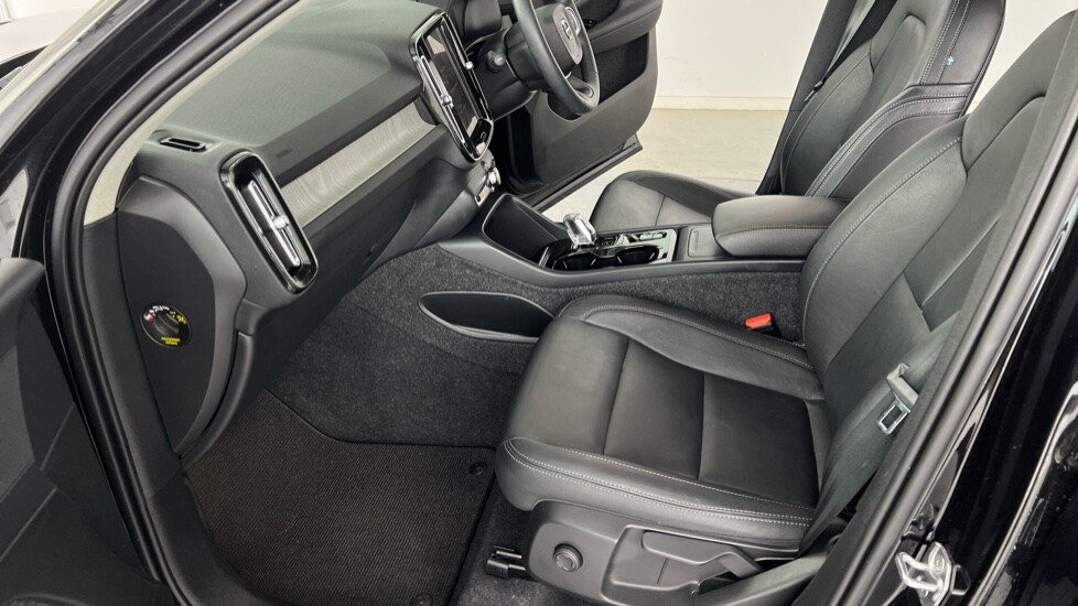 Used Volvo XC40 2021 for sale - 75828989: Photo 41