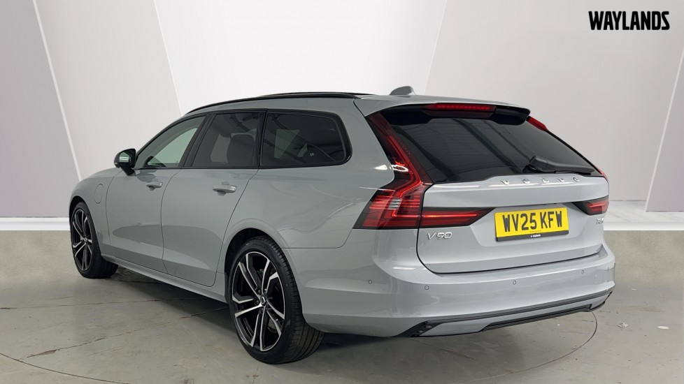 Used Volvo V90 2025 for sale - 76652471: Photo 2